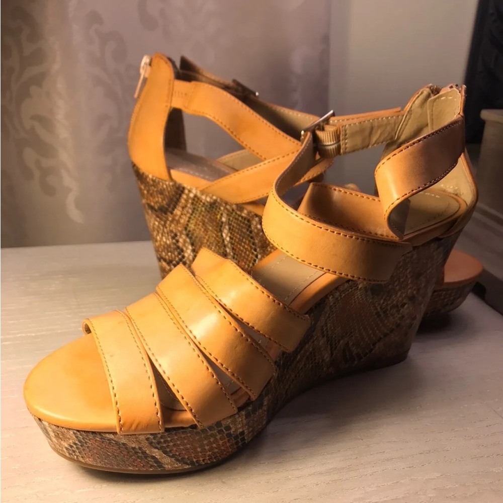 New - Kenneth Cole Reaction Womens 6.5M Doll Master Wedge Platform Sandals Shoes